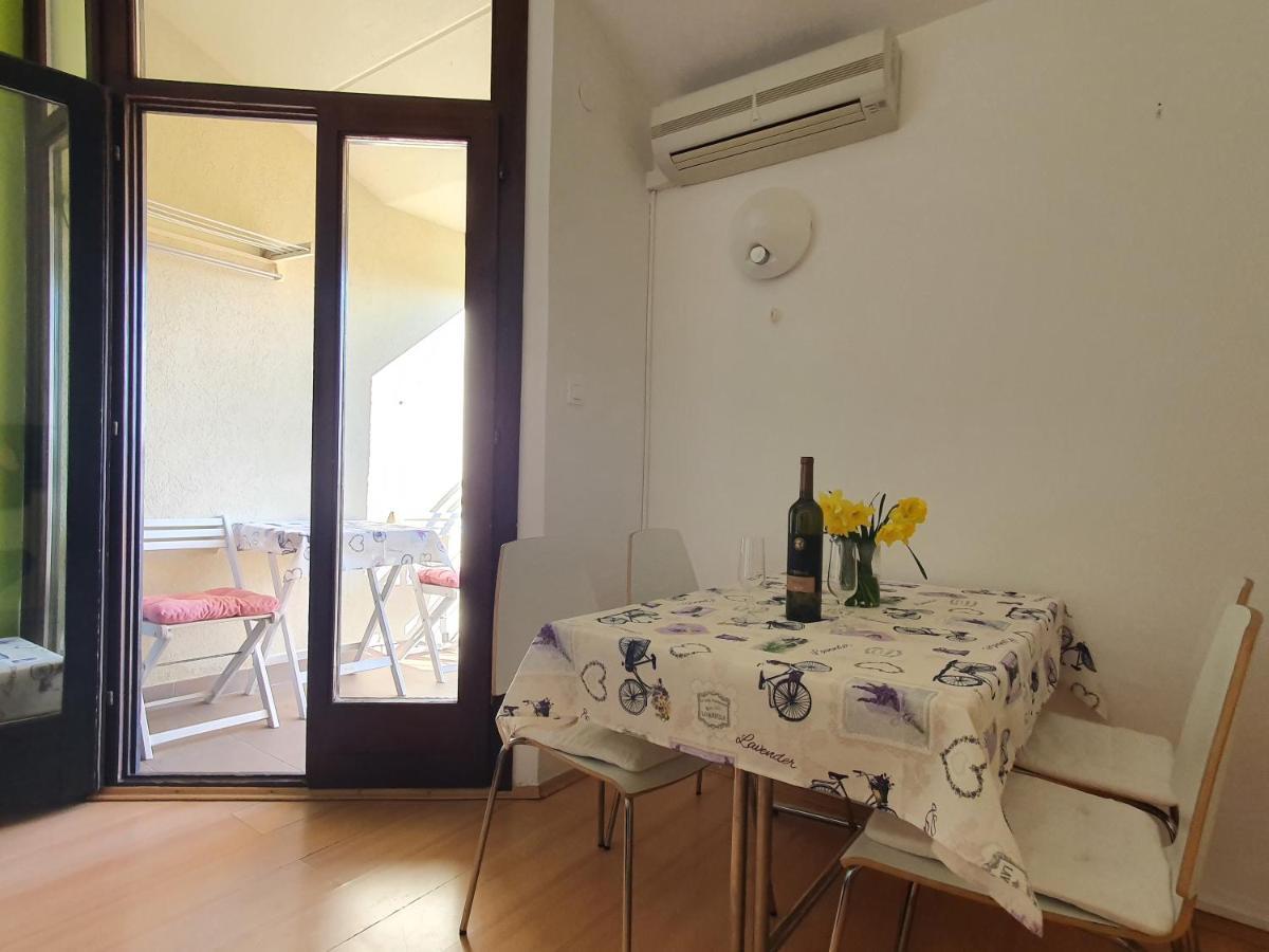Janja Apartment Новиград Екстериор снимка